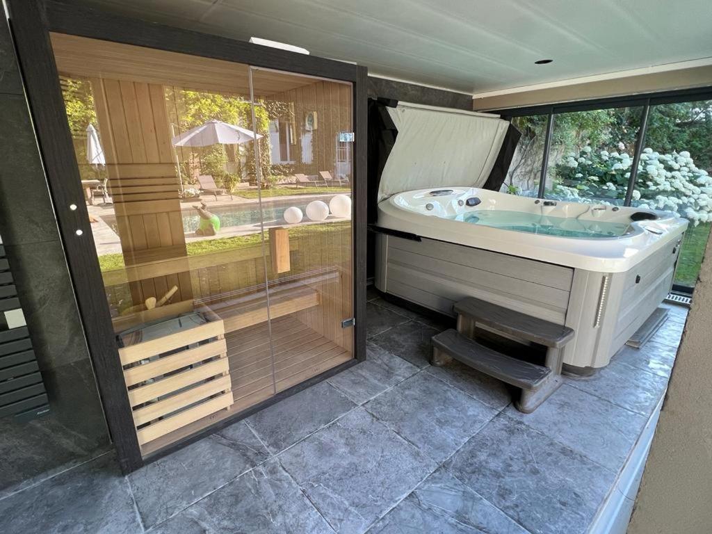 Demeure Les Aiglons, D'hotes & Frühstückspension Fontainebleau